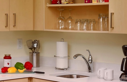 Middleburg Heights Hotel | Convenient Cleveland Hotel: Pool, Free Parking & Pet-Friendly