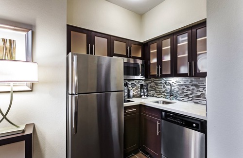 Fossil Creek Apartment | Convenient Stay Near Convention Center with Pool & Breakfast