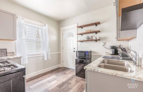 Old Brooklyn Apartment | Spotless Cleveland Stay: Convenient Parking & Spa Amenities