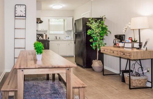 Little Rock House | Convenient Location Near Attractions - The Westside Nest