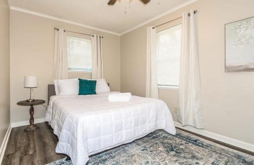 Little Rock House | Convenient Location Near Attractions - The Westside Nest