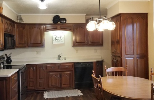 Bluffton House | Convenient Country Home Near Bluffton with Pool & Breakfast