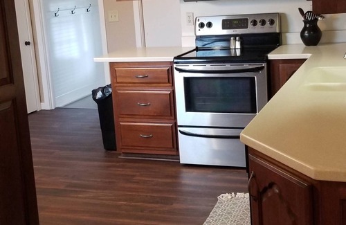Bluffton House | Convenient Country Home Near Bluffton with Pool & Breakfast