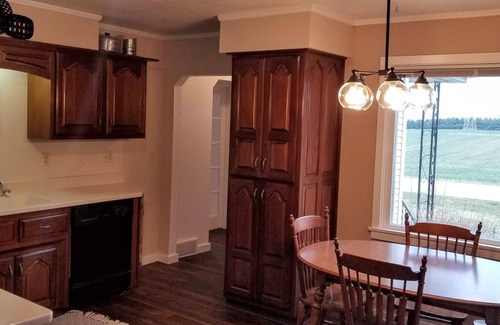 Bluffton House | Convenient Country Home Near Bluffton with Pool & Breakfast