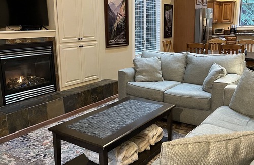 Victor House | Convenient Retreat Near Jackson Hole with Private Hot Tub