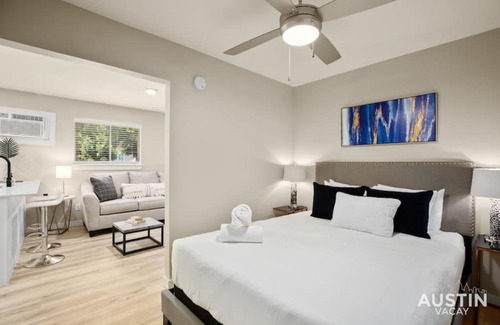 Austin Apartment | Convenient Access to UT Campus with Pool & Parking
