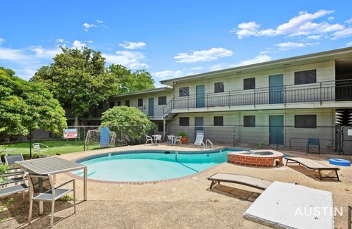 Austin Apartment | Convenient Access to UT Campus with Pool & Parking