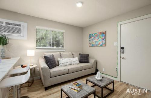 Austin Apartment | Convenient Access to UT Campus with Pool & Parking