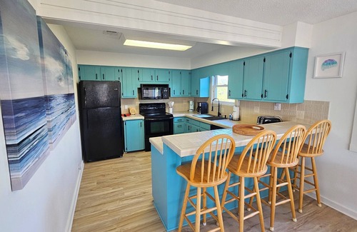 Plantation Cottage | Easy Beach Access - 2 FREE BIKE RENTALS INCLUDED WITH YOUR STAY! PET FRIENDLY