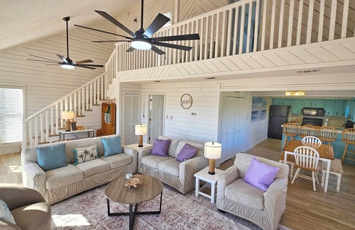 Plantation Cottage | Easy Beach Access - 2 FREE BIKE RENTALS INCLUDED WITH YOUR STAY! PET FRIENDLY