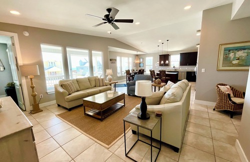Morgantown House | Beachfront Oasis: Pools, Tennis & Guest Rated 9.8