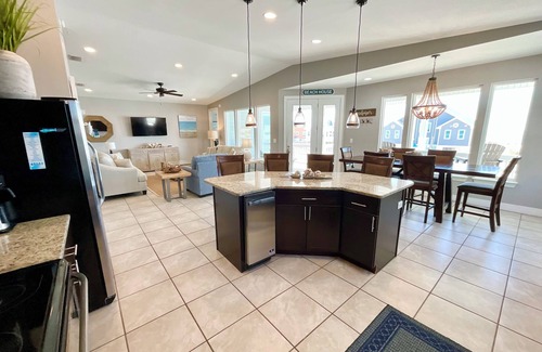 Morgantown House | Beachfront Oasis: Pools, Tennis & Guest Rated 9.8