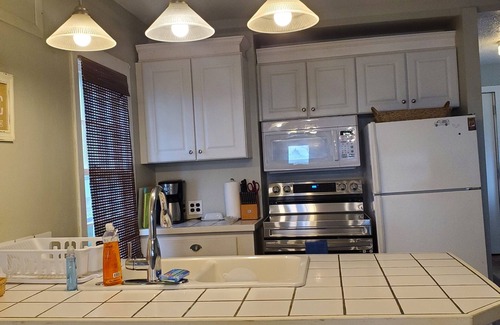 Kent Cottage | Relaxing Lakefront Cottage on Beautiful Lake Ontario