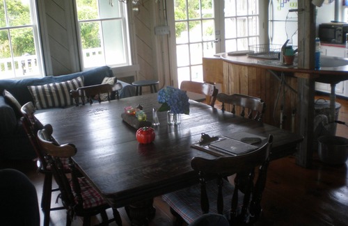 Block Island Cottage | Beachfront Bliss: Guest Rated 9.6 with Spa & Ocean Views