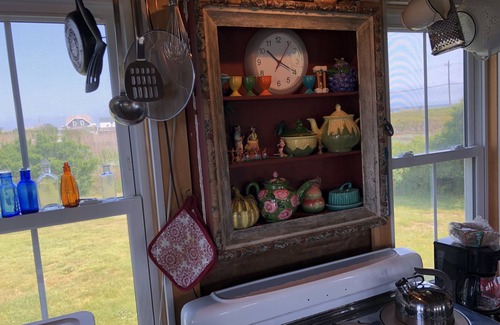 Block Island Cottage | Beachfront Bliss: Guest Rated 9.6 with Spa & Ocean Views