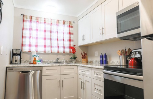 Tri-Cities Apartment | Convenient Stay with Private Parking & Ocean View Amenities