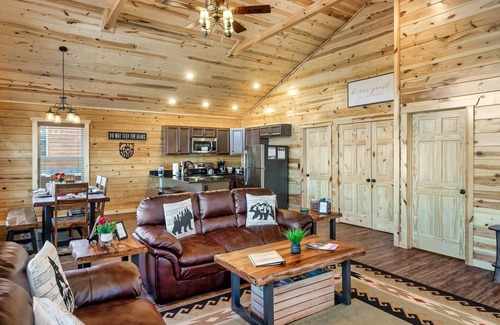 White Oak Lodge Cabin | Convenient Stay Near Downtown Gatlinburg with Pool & Arcade