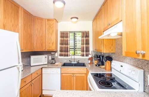 Lihue Condo | Experience Kauai Living: Kaha Lani 102 with Pool & Kitchen