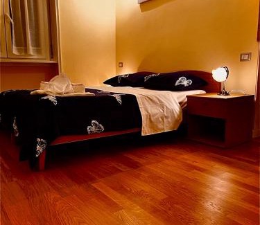 Carrobbio Apartment | Cozy Room in Italy with Balcony and Breakfast Included