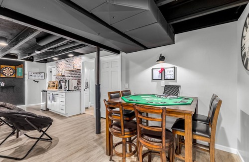 New Baltimore House | Comfortable Getaway at Anchor Bay - Gym & Theater Included