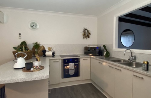 Berry House | Unbeatable Location Near Shopping, Dining & Coastal Trails