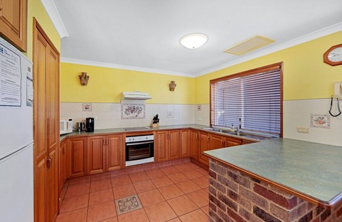 Woodgate House | Easy Stroll to the Beach or Bowls Club