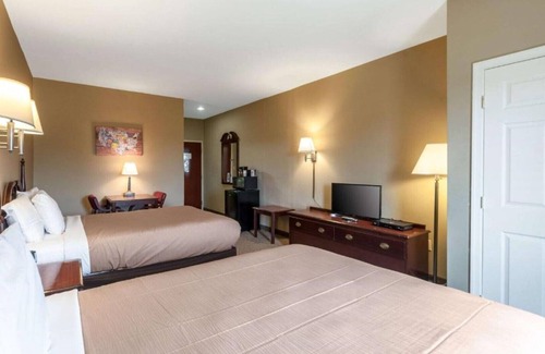 Middletown House | Convenient Hotel in Middletown with Spa and Breakfast