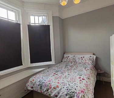 Royal Tunbridge Wells Apartment | Easy too stay Molyneux Park road
