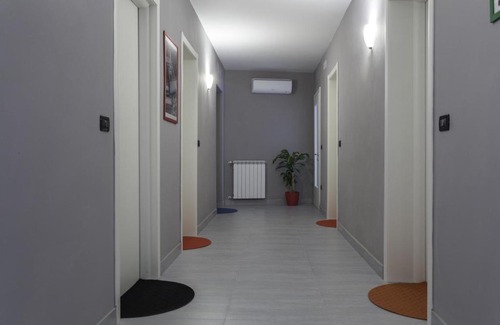 Mestre House | Comfortable Easy Venice Rooms with Pet-Friendly Options