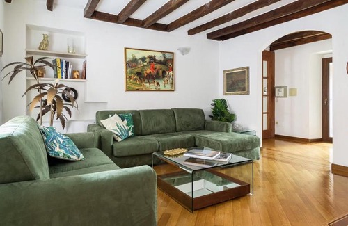 Borgonuovo Apartment | Family-Friendly Easyhomes - Annunciata with Great Reviews