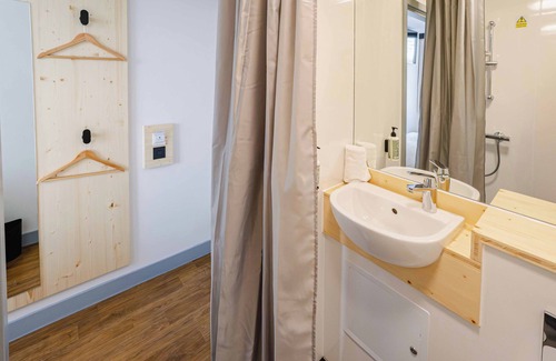 Fairfield Hotel | Budget-Friendly easyHotel London Croydon with Breakfast