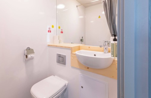 Fairfield Hotel | Budget-Friendly easyHotel London Croydon with Breakfast