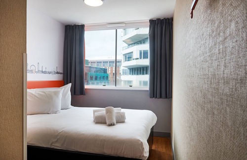 Fairfield Hotel | Budget-Friendly easyHotel London Croydon with Breakfast