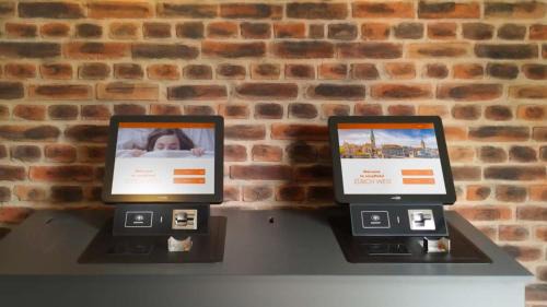 Gewerbeschule Hotel | Convenient easyHotel Zürich Limmatplatz for Family Stays