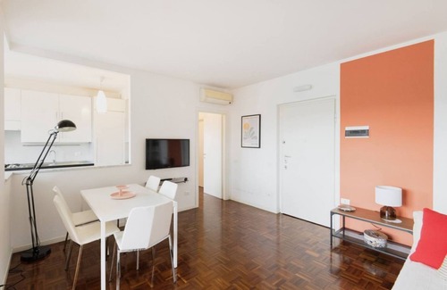 Zona Lancetti Apartment | Easylife - Comfortable Residence with Balcony & Spa