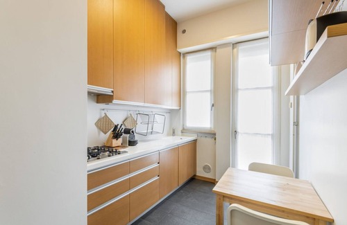 Centro Storico Apartment | Experience Easylife: Elegant Retreat Near the Duomo