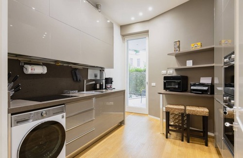 Cerchia dei navigli Apartment | Exceptional Easylife Flat with Spa in Brera's Heart