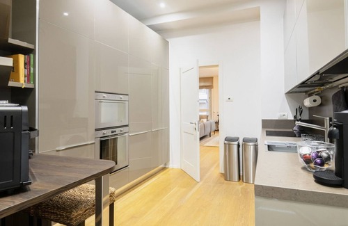 Cerchia dei navigli Apartment | Exceptional Easylife Flat with Spa in Brera's Heart