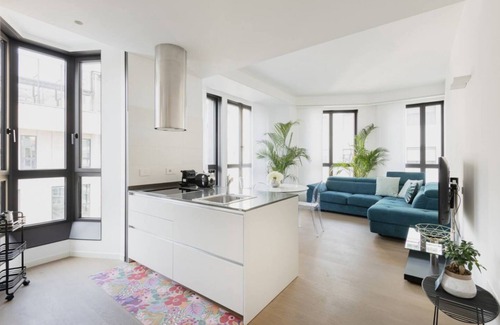 San Babila Apartment | Elegant Easylife Flat with Rooftop & Duomo Views