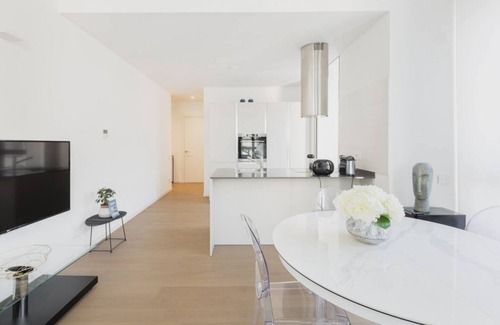 San Babila Apartment | Elegant Easylife Flat with Rooftop & Duomo Views