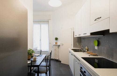 Centro Storico Apartment | Elegant Penthouse Steps from Duomo with Spa & Kitchen