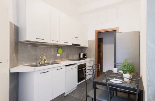 Centro Storico Apartment | Elegant Penthouse Steps from Duomo with Spa & Kitchen