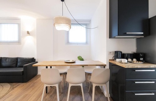 Carrobbio Apartment | Discover Easylife - Upscale Hotel Near Milan's Colonne