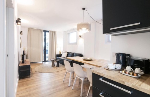 Carrobbio Apartment | Discover Easylife - Upscale Hotel Near Milan's Colonne