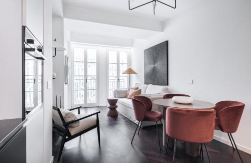 Carrobbio Apartment | Experience Easylife: Spa & Terrace Steps from the Duomo