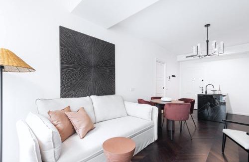 Carrobbio Apartment | Experience Easylife: Spa & Terrace Steps from the Duomo
