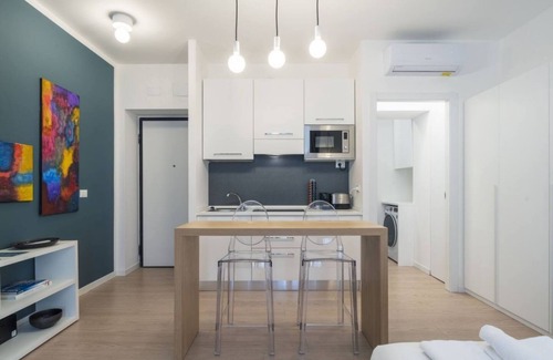 Zona Risorgimento Apartment | Modern Chic Studio in Porta Venezia with Spa & Kitchen