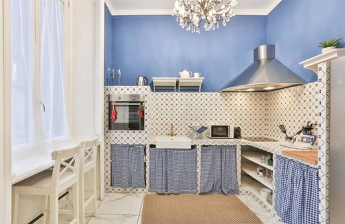 Ponte Seveso Apartment | Bright and Colorful Apartment Near Central Station