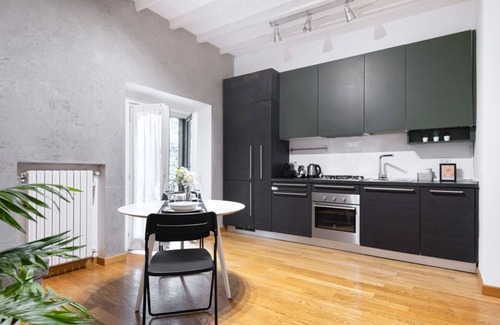 Magenta Apartment | Serene Easylife Apartment Steps from the Historic Castle