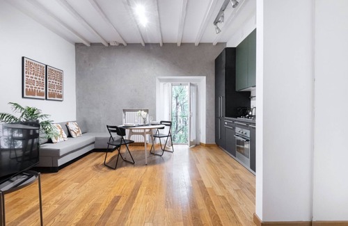 Magenta Apartment | Serene Easylife Apartment Steps from the Historic Castle